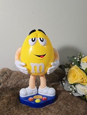 M&M'S Yellow Character Candy Dispenser with Blue Base